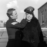 John Thaw Starring as Sgt John Mann in ABC Production Redcap For BBC Television Lámina fotográfica
