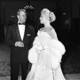 Actor Tony Wright and Actress Belinda Lee Are Pictured at a Film Premiere November 1955 Photographie