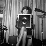 Cilla Black Singer with Her Silver Disc March 1964 For Her Record Anyone Who Had a Heart Lámina fotográfica Cilla Black Singer with Her Silver Disc March 1964 For Her Record Anyone Who Had a Heart Lámina fotográfica