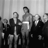 Big Fight Weigh in at the London Palladium For Wembley Fight Between Henry Cooper and Cassius Clay Lámina fotográfica