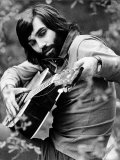 George Best Tuning His Guitar May 1974 Photographie