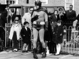 Adam West Actor as Batman, Making a One Minute Film on Road Safety, May 1967 Fotoprint Adam West Actor as Batman, Making a One Minute Film on Road Safety, May 1967 Fotoprint