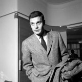 French Actor Louis Jourdan Pictured at Claridges Hotel in London Lámina fotográfica