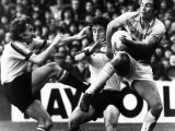 West Ham's Trevor Brooking Clashes with Watford's Booth and Gower During the West Ham vs Watford Lámina fotográfica