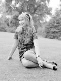 Actress Felicity Kendal Pictured in Battersea Gardens June 1967 Twenty Year Old Actress Short Skirt Lámina fotográfica Actress Felicity Kendal Pictured in Battersea Gardens June 1967 Twenty Year Old Actress Short Skirt Lámina fotográfica