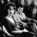 Elizabeth Taylor May 1959 with Husband Eddie Fisher Lámina fotográfica Elizabeth Taylor May 1959 with Husband Eddie Fisher Lámina fotográfica