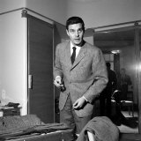 French Actor Louis Jourdan at Claridges Hotel in London Lámina fotográfica
