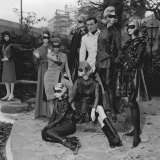 Actors Patrick Macnee and Honor Blackman in Central London Showing Off Some Womens Fashion Items Lámina fotográfica