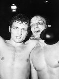 Joe Bugner Boxer Left and Henry Cooper Who Was Beaten After 15 Rounds on Points Alone Lámina fotográfica Joe Bugner Boxer Left and Henry Cooper Who Was Beaten After 15 Rounds on Points Alone Lámina fotográfica