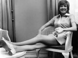 Pop Singer Cilla Black is Expecting a Baby, Photographed at Hanover Street Lámina fotográfica Pop Singer Cilla Black is Expecting a Baby, Photographed at Hanover Street Lámina fotográfica