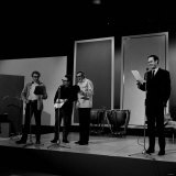 Goons Alias Spike Milligan Peter Sellers Harry Secombe with John Cleese Recording New Radio Show Fotografisk tryk