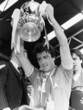 Kevin Ratcliffe Captain of Everton Holds Aloft the Fa Cup Photographie