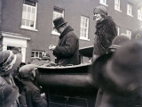 Winston Churchill with Wife Clemantine Churchill in an Open Topped Car Signing Autographs Photographie