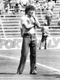 Kevin Keegan at World Cup Ponders the Team After He Was Injured and Could Not Play Fotografie-Druck