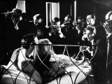 Sean in Bed with Luciana For the Press Photocall For the Film Thunderball Lámina fotográfica