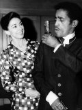 Sammy Davis Jr with Dame Margot Fontayn Lámina fotográfica Sammy Davis Jr with Dame Margot Fontayn Lámina fotográfica