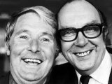 Morecambe and Wise Comedy Duo July 1974 Lámina fotográfica Morecambe and Wise Comedy Duo July 1974 Lámina fotográfica