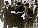 Winston Churchill with Wife Clementine Churchill During the Abbey by Election Photographie