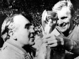 Football World Cup Final, Captain Bobby Moore and Team Manager Alf Ramsey with the Trophy Lámina fotográfica