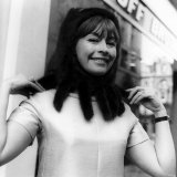 Nanette Newman Actress in a Mink Fringed Cagoule Lámina fotográfica Nanette Newman Actress in a Mink Fringed Cagoule Lámina fotográfica