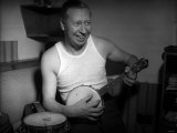 George Formby Comedian Actor Playing His Ukulele in 1953 Lámina fotográfica