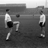 Brothers Jack and Bobby Charlton in Training in an Empty Stadium, April 1965 Lámina fotográfica