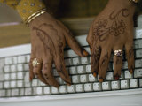 Woman's Hands on a Computer Keyboard Decorated with Henna Photographie par Lynn Abercrombie