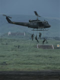 Soldiers Rappel From a Helicopter During Training Exercises Photographie par Karen Kasmauski