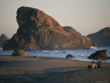 Two People Converse on the Rocky Beach at Twilight Photographie par Skip Brown