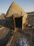 Shelter Made Out of Cow Dung and Sticks by the Himba Tribespeople Photographie par Joy Tessman