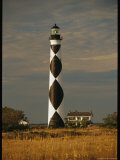 Cape Lookout Light, Prototype For All Outer Banks Lighthouses Impressão fotográfica por Raymond Gehman Cape Lookout Light, Prototype For All Outer Banks Lighthouses Impressão fotográfica por Raymond Gehman