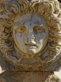 Carving of a Head of Medusa on a Portico Photographie par Bobby Model