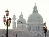 Santa Maria Della Salute Church on Venice's Grand Canal Lámina fotográfica por Rex Stucky