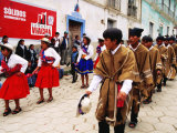 Locals in Traditional Dress in Street Parade Photographie par Craig Pershouse
