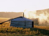 Gers and Early Morning Mist at Sunrise Lámina fotográfica por Jerry Galea Gers and Early Morning Mist at Sunrise Lámina fotográfica por Jerry Galea