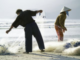 Morning Fishing Activity on Jungle Beach North of Nha Trang Photographie par Dan Gair