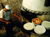 Pizzaiolo at Work at Pizzeria Trianon Photographie par Jean-Bernard Carillet