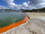 Champagne Pool, Wai-O-Tapu Thermal Wonderland Fotografisk tryk af Michael Gebicki