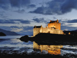 Eilean Donan at Dusk Lámina fotográfica por Izzet Keribar