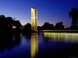 National Carillon Reflected in Lake Burley Griffin at Dusk Photographie par Richard I'Anson