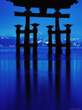 Floating Torii' at Night Photographie par Frank Carter