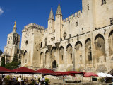 Outdoor Dining at the Palais Des Papes Photographie par Glenn Beanland