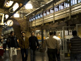 Men Walking Through Chelsea Market, 9th Avenue Fotografisk trykk av Michelle Bennett Men Walking Through Chelsea Market, 9th Avenue Fotografisk trykk av Michelle Bennett