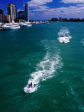 Jet Skis on Biscayne Bay Near Miami Beach Marina Photographie par Richard I'Anson