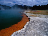 Champagne Pool at Wai-O-Tapu Thermal Wonderland Photographie par Richard I'Anson