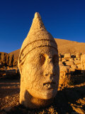Earthquake Damaged Head of Heracles at Nemrut Dagi Fotografisk trykk av Andrew Burke Earthquake Damaged Head of Heracles at Nemrut Dagi Fotografisk trykk av Andrew Burke