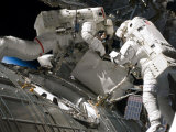 Astronauts Participating in Extravehicular Activity During STS-124 Photographie par Stocktrek Images 
