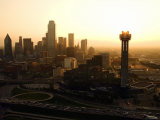 Aerial View of Highway and Skyscrapers with High-Rises in Dallas, Texas Lámina fotográfica Aerial View of Highway and Skyscrapers with High-Rises in Dallas, Texas Lámina fotográfica