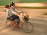 Girls on the Bicycle, Laos Photographie par Gavriel Jecan
