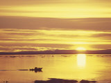 Baffin Island Sunset near Cape Dorset, Canadian Arctic Lámina fotográfica por Stuart Westmoreland Baffin Island Sunset near Cape Dorset, Canadian Arctic Lámina fotográfica por Stuart Westmoreland